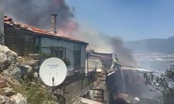 Kemalpaşa'da bahçede çıkan yangın eve ve depoya sıçradı