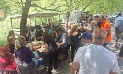 Tunceli’de Ferdi Zeyrek için lokma dağıtıldı
