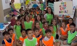 Manisalı minikler çevre için oturdu