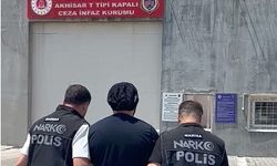 Manisa’da uyuşturucu suçundan aranan şahıs yakayı ele verdi!