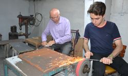 Manisa'da Kurban Bayramı öncesi bıçakçılarda yoğun mesai!