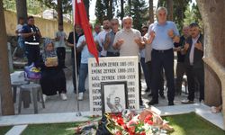 Başkan Karaağaç Ferdi Zeyrek’in kabrini ziyaret etti