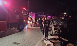 İzmir'de feci kaza...Kamyonet otomobille çarpıştı!