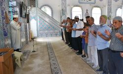 Manisa’da her yaştan vatandaş yağmur duasında bir araya geldi