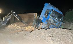 Manisa'da korkunç kaza... Hafriyat kamyonu traktöre arkadan çarptı!