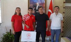 İl Müdürü Öztürk’ten balkan üçüncüsü Buğra Güleryüz’e tebrik