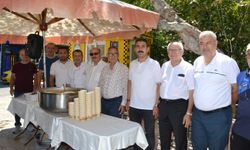 Manisa'da geleneksel aşure dağıtımı sürüyor