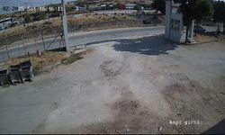 Manisa'da otomobil ile otobüsün çarpışma anı kamerada