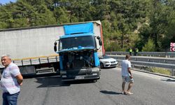 Arızalanan tır, Manisa-İzmir yolunu kilitledi