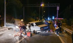 Manisa'da iki otomobil kafa kafaya çarpıştı: 3'ü çocuk 7 yaralı