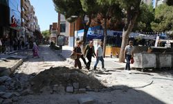 Şehzadeler’in en yoğun caddelerinde yol ve kaldırımlar yenileniyor