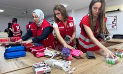 Kızılay, Manisa’da "İyiliği Paylaş, Eğitime Destek Ol" projesi ile öğrencilerin yüzünü güldürecek