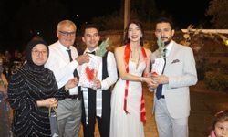 Akhisar’da anlamlı düğün: Her davetliye bir fidan hediye edildi