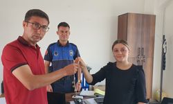 Demirci'de duyarlı vatandaşların bulduğu ziynet eşyaları sahiplerine teslim edildi