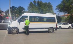 Manisa'da 2 okul servis aracı trafikten men edildi