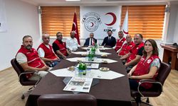 TBMM Eski Başkanı Bülent Arınç’tan Türk Kızılay Manisa’ya ziyaret