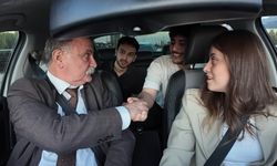 Otostop çeken öğrencilere başkandan sürpriz