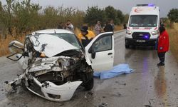 Manisa’da otomobil ile kamyonet kafa kafaya çarpıştı: 1 ölü, 2 yaralı