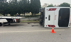 İzmir'de personel servisi devrildi