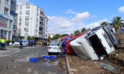 İzmir'de feci kaza: Kontrolden çıkan TIR yan yola uçtu!