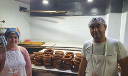 Fırıncıdan öğretmenler gününe özel simit ikramı