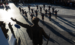 100 öğretmen Manisa’da halk dansıyla göz kamaştırdı