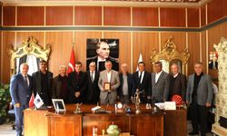 Hemşehri derneklerinden Başkan Balaban’a anlamlı plaket