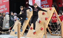 Geleneksel oyunlar tırı Manisa’yı şenlendirdi