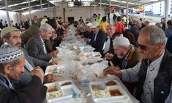 Güneşli Mahallesi’nde geleneksel hayır yemeği 7 bin kişiyle gerçekleşti