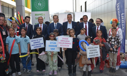 Minikler Salihli’de balonlar ve atölyelerle haklarını keşfetti