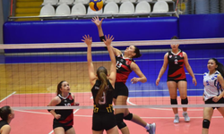 Yunusemre Belediyespor, zorlu derbide liderliğini sürdürdü