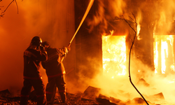 Kırkağaç’ta ev yangını: 3 kişi kurtarıldı