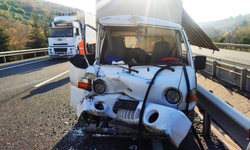 Kırkağaç’ta kamyonet ile tır çarpıştı: 1 yaralı