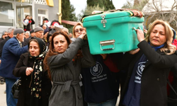 Eşi tarafından katledilen kadının tabutunu kadınlar taşıdı