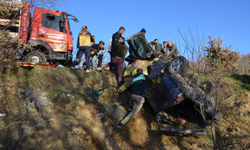 Demirci’de şarampole devrilen otomobilin sürücüsü yaralandı