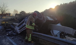 Manisa’da devrilen tırda 1 kişi yaralandı