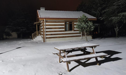 Spil Dağı’nda mevsimin ilk karı etkili oldu