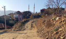 Valilik tarafından yapılan yol belediye tarafından söküldü