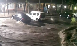 Sağanak Manisa’yı etkisi altına aldı: Sokaklar sele döndü, elektrikler kesildi