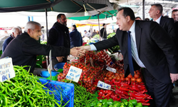 Başkan Dutlulu Perşembe Pazarı’nda esnafla bir araya geldi