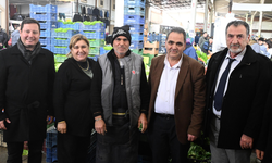 Büyükşehir'den Çarşamba Pazarı esnafına eldiven ve bere desteği