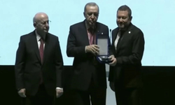 Cumhurbaşkanı Erdoğan’dan İzmirli İş İnsanı Nazım Torbaoğlu’na  özel plaket
