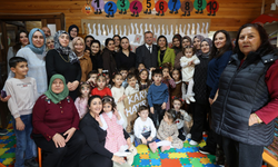 Başkan Balaban karne gününde çocukların sevincine ortak oldu