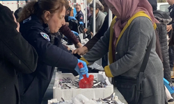 Başkan Öküzcüoğlu’dan Alaşehir’e 8 ton hamsi sürprizi