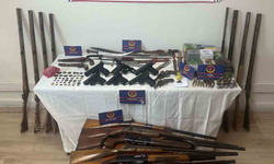 Manisa'da jandarmadan operasyon: Ev adeta cephanelik çıktı