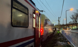 Şehzadeler’de hemzemin geçitte kaza: 20 yaşındaki gence tren çarptı