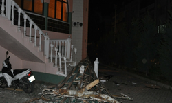 Salihli’de fırtına yıktı geçti: 100’den fazla ağaç devrildi, cami minaresinin külahı uçtu