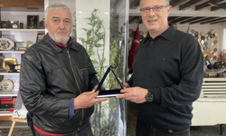 Temizlik işçisi bulduğu para ve ziynet eşyasını sahibine teslim etti