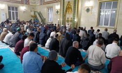 Selendi’de Kadir Gecesi coşkusu: Camiler doldu taştı