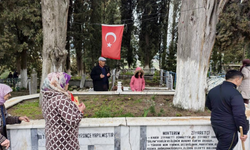 Arefe günü kabristanlarda yoğunluk: Gördes’te duygusal ziyaretler